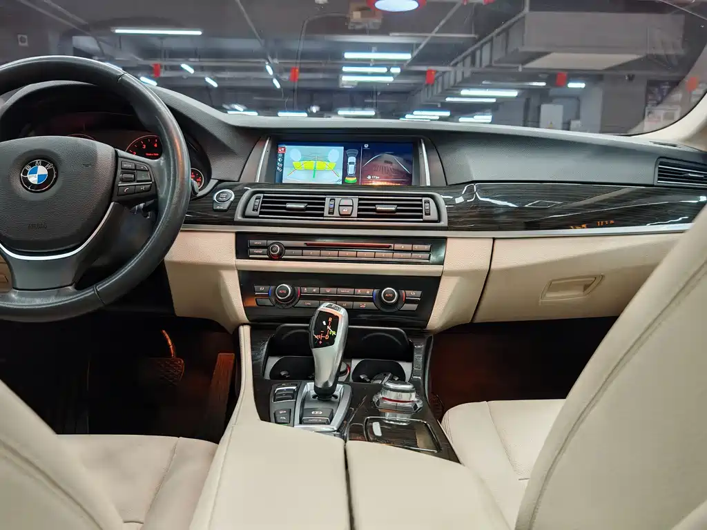 BMW 5 Series 2015 — фото 18