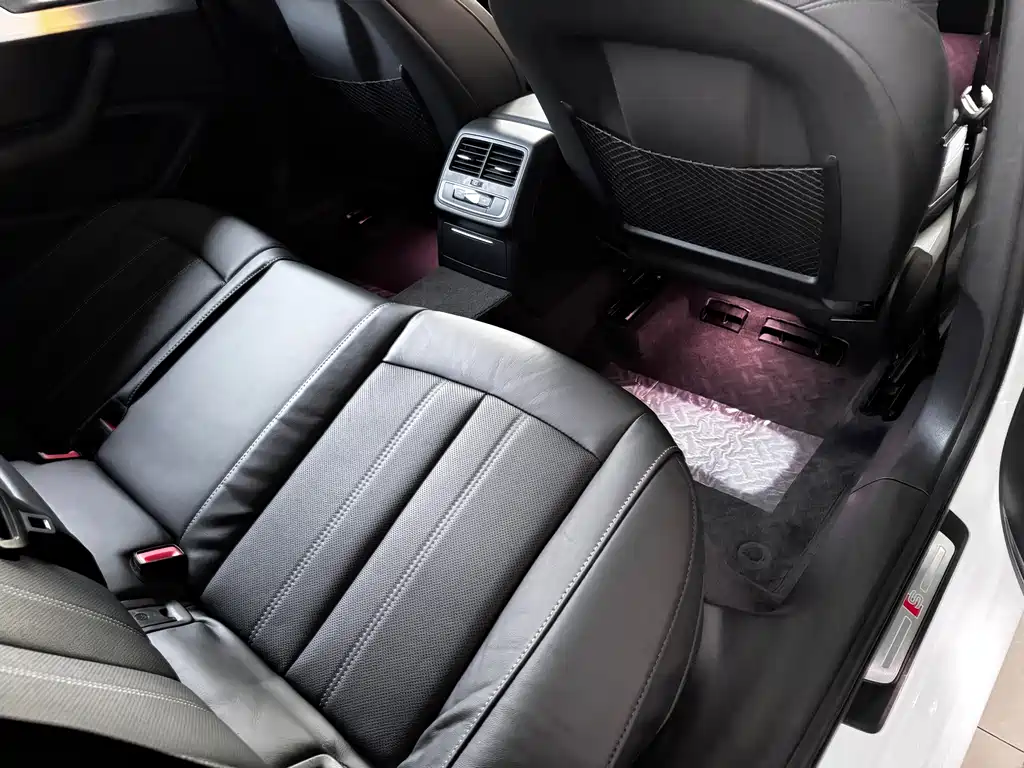 Audi A4L 2021 — фото 9