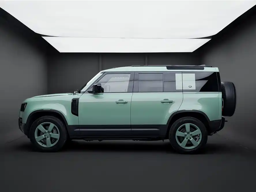 Land Rover Defender 2023 — фото 3