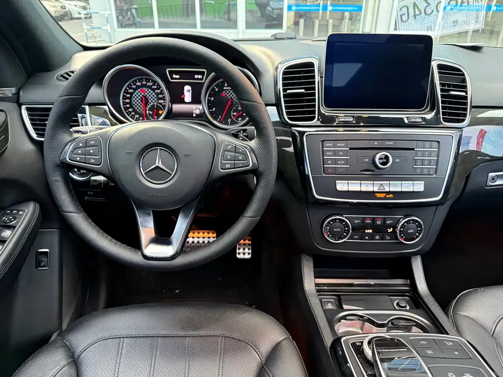 Mercedes-Benz GLE AMG 2018 — фото 14