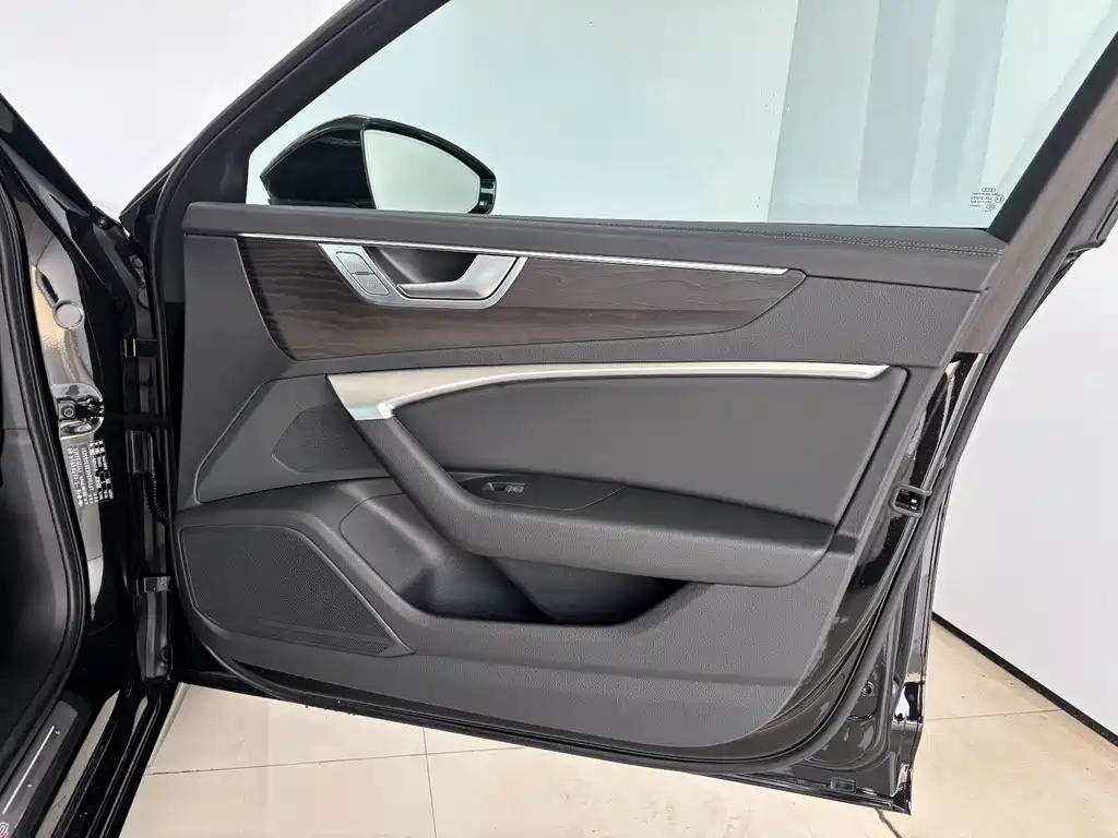 Audi A6L 2025 — фото 25