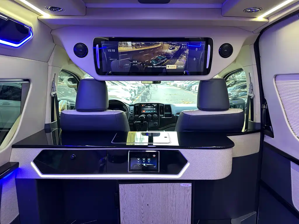 Toyota Hiace 2023 — фото 20