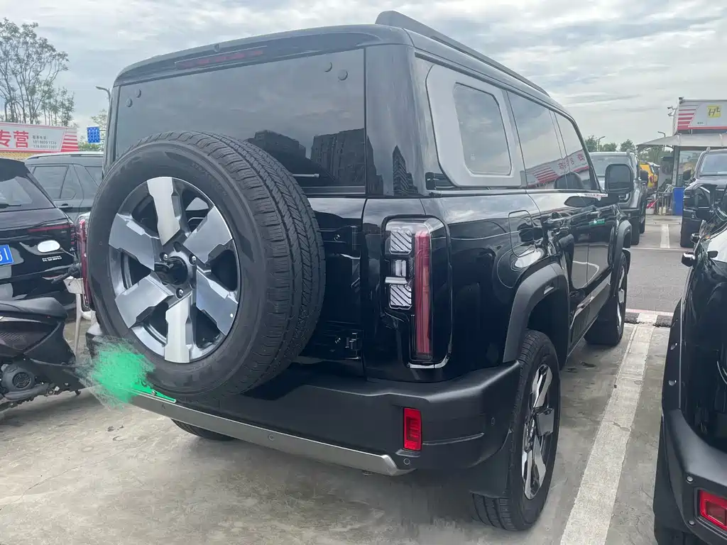 BAIC BJ40 Extended Range 2025 — фото 18