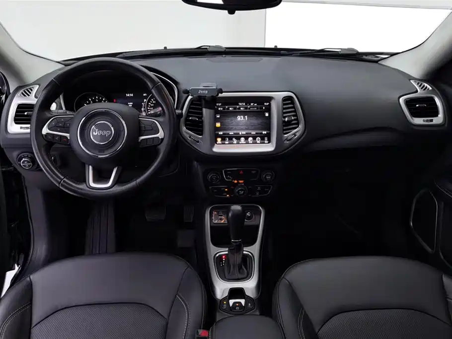 Jeep Compass 2018 — фото 12
