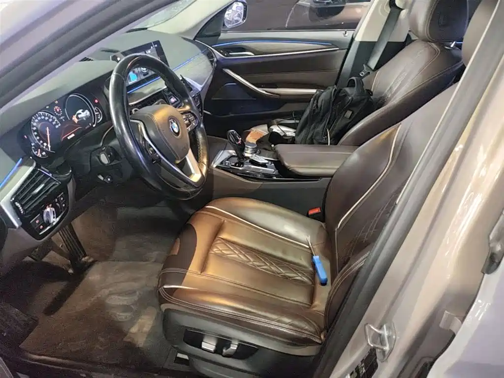 BMW 5 Series 2017 — фото 15