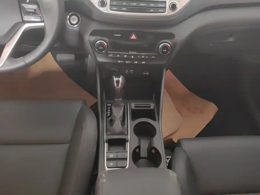 Hyundai Tucson 2016 — фото 16