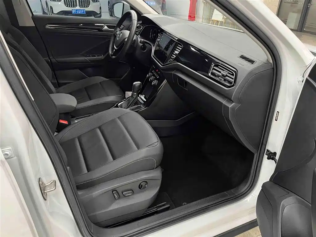 Volkswagen T-Roc 2022 — фото 12