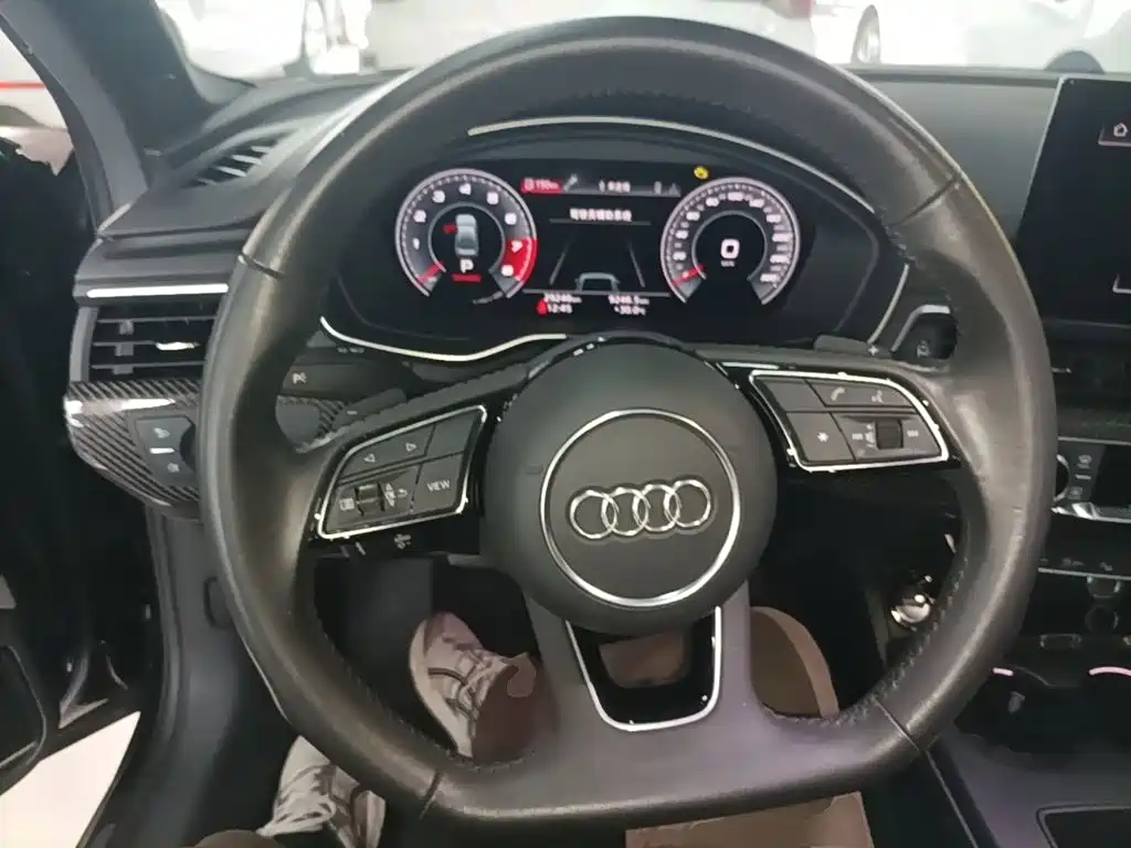Audi A4L 2021 — фото 11