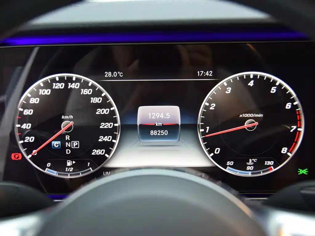 Mercedes-Benz E-Class 2019 — фото 11