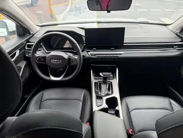 Geely Emgrand 2023