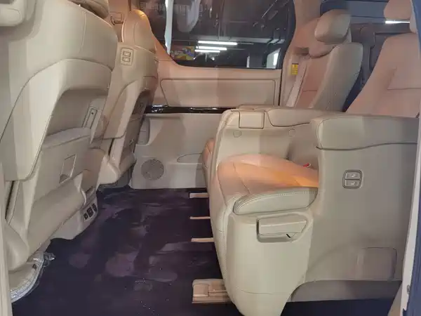 Toyota Alphard 2013