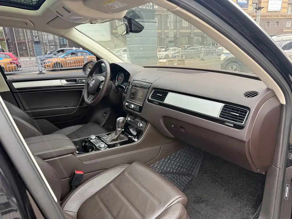Volkswagen Touareg 2018 — фото 12