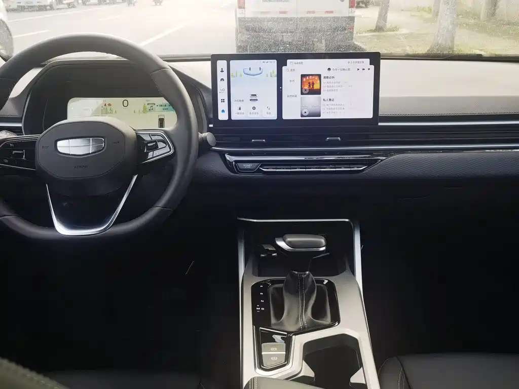 Geely Emgrand 2025
