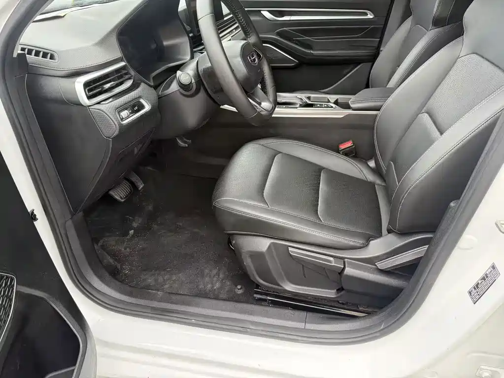 Geely Emgrand 2023