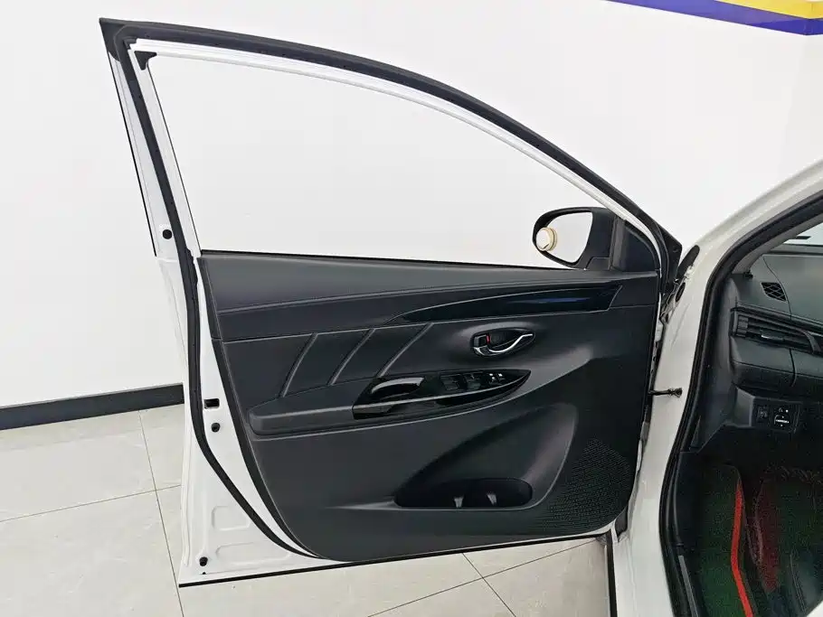 Toyota Yaris L 2022