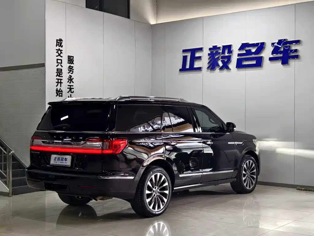 Lincoln Navigator 2019 — фото 17