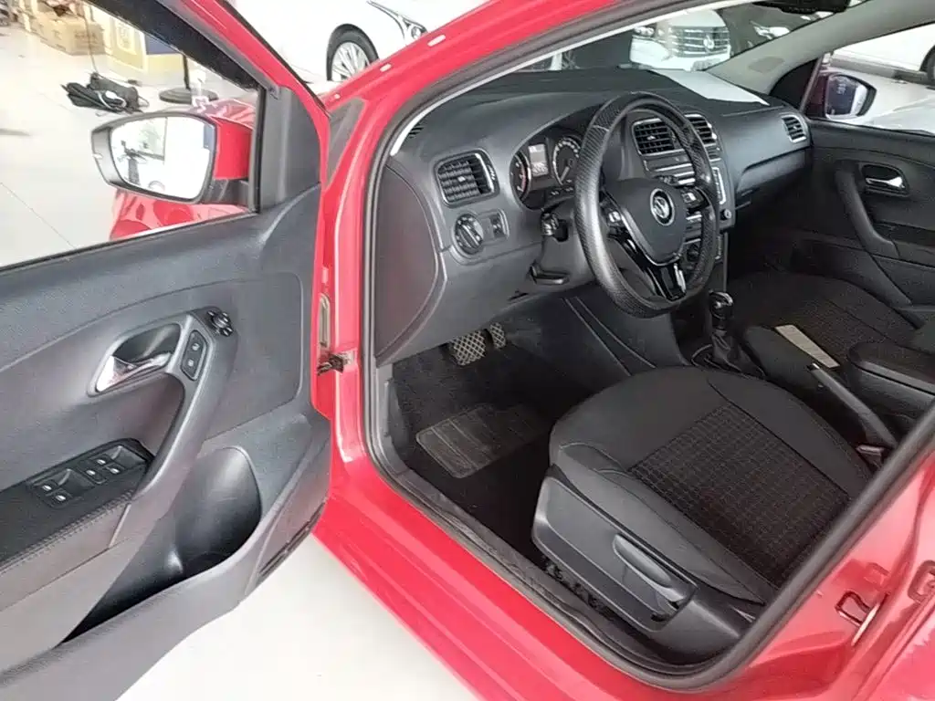 Volkswagen Polo 2015 — фото 16
