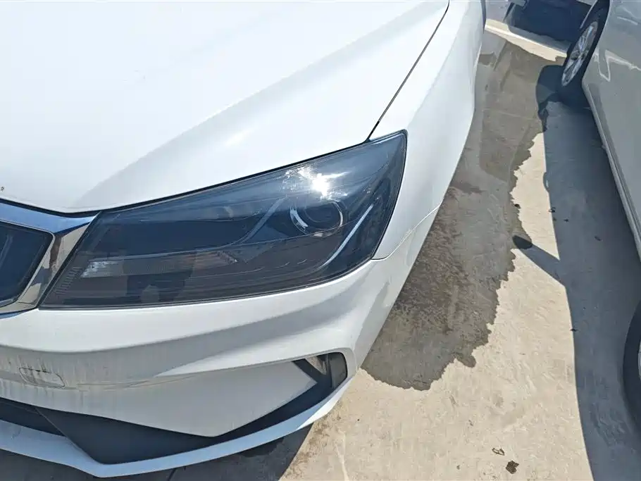 Geely Emgrand 2022