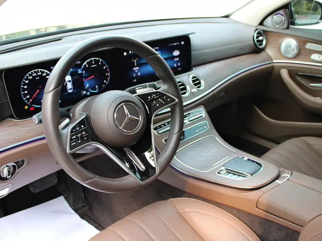 Mercedes-Benz E-Class 2021 — фото 19