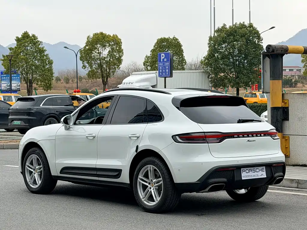 Porsche Macan 2023 — фото 4