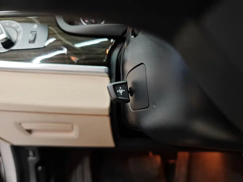 BMW 5 Series 2015 — фото 26