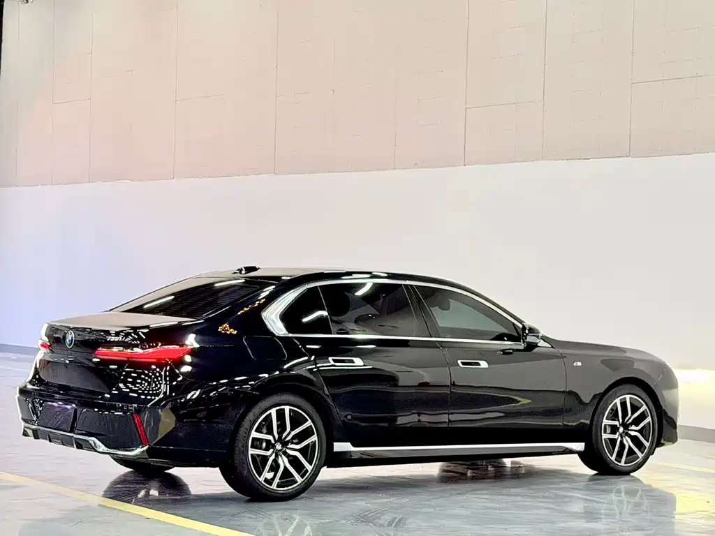 BMW 7 Series 2023 — фото 11