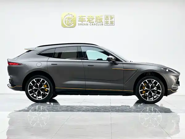 Aston Martin DBX 2020