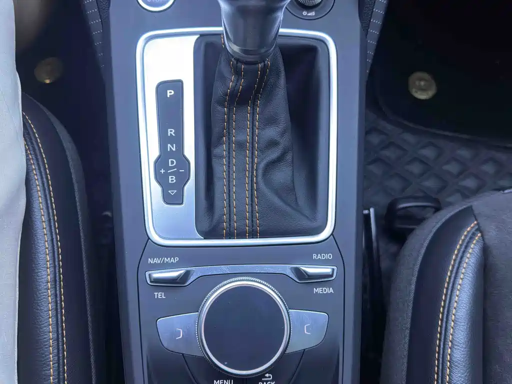 Audi Q2L E-Tron 2023 — фото 14