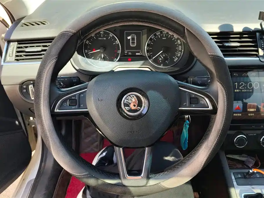 Skoda Octavia 2017 — фото 15
