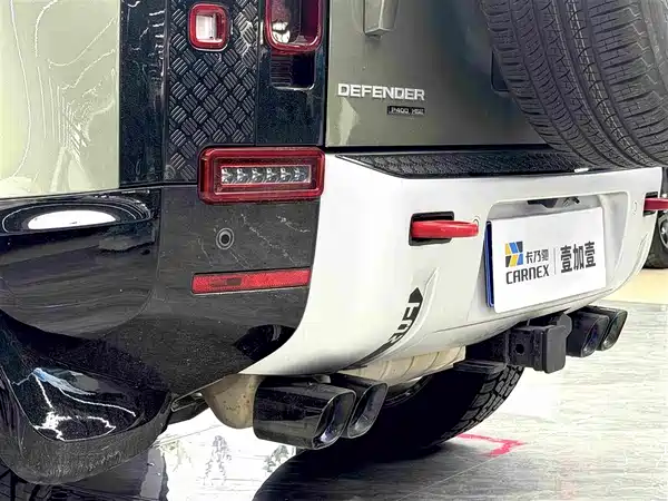 Land Rover Defender 2021