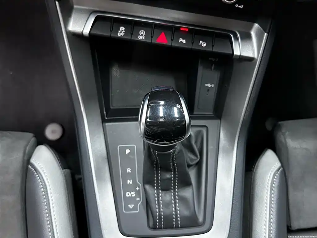 Audi Q3 2022 — фото 14
