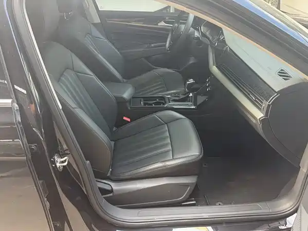 Volkswagen Passat 2022