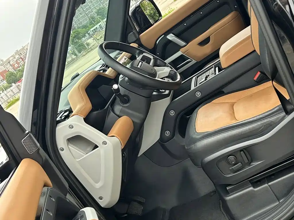 Land Rover Defender 2023 — фото 11