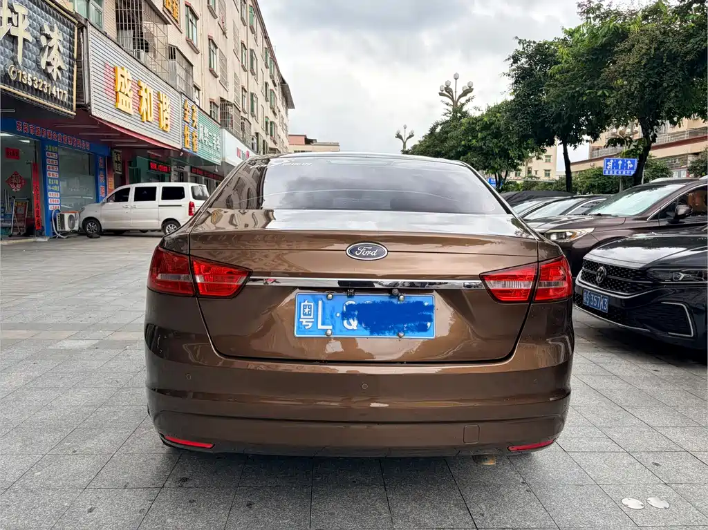 Ford Escort 2015