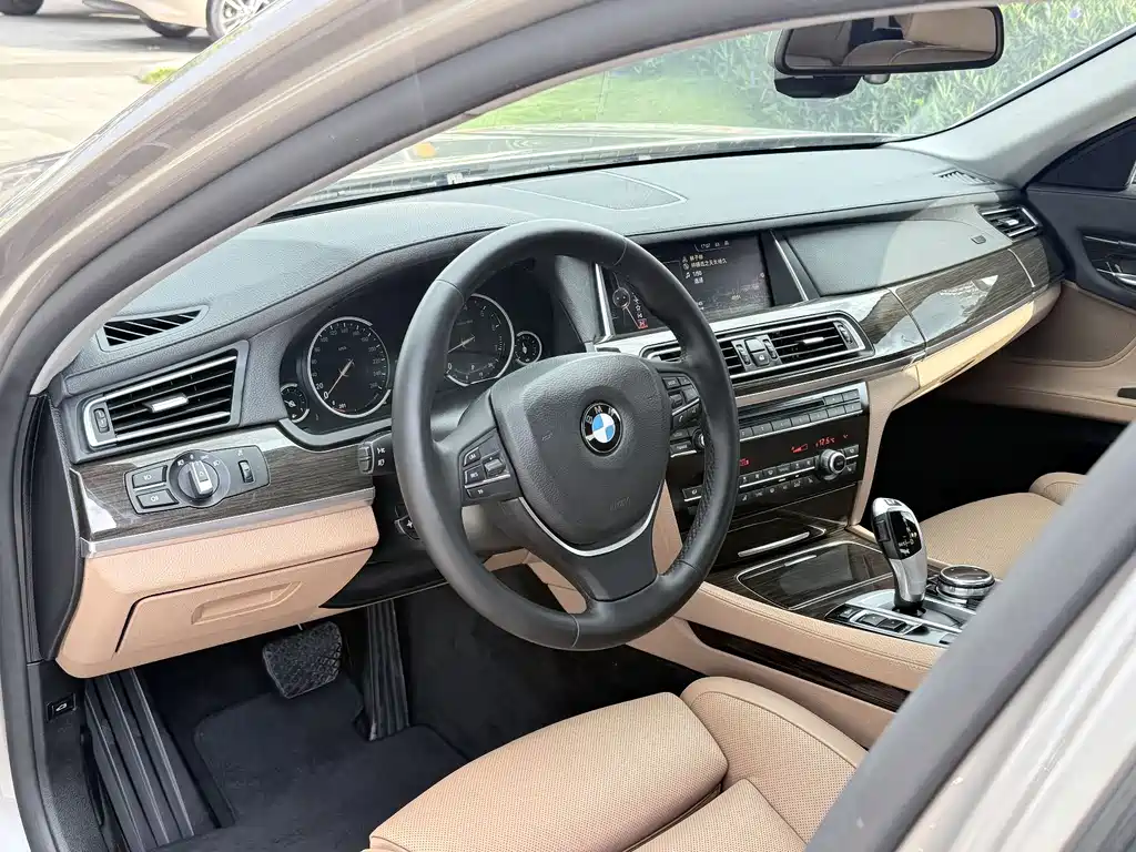 BMW 7 Series 2014 — фото 14
