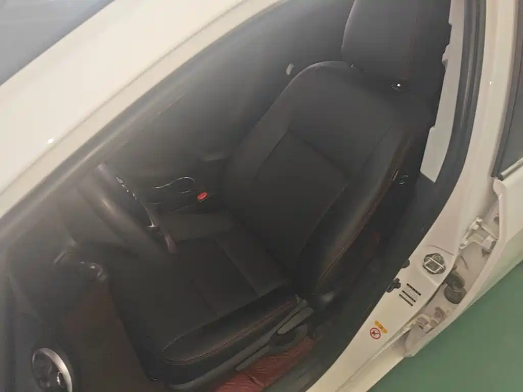 Toyota Corolla 2018 — фото 15
