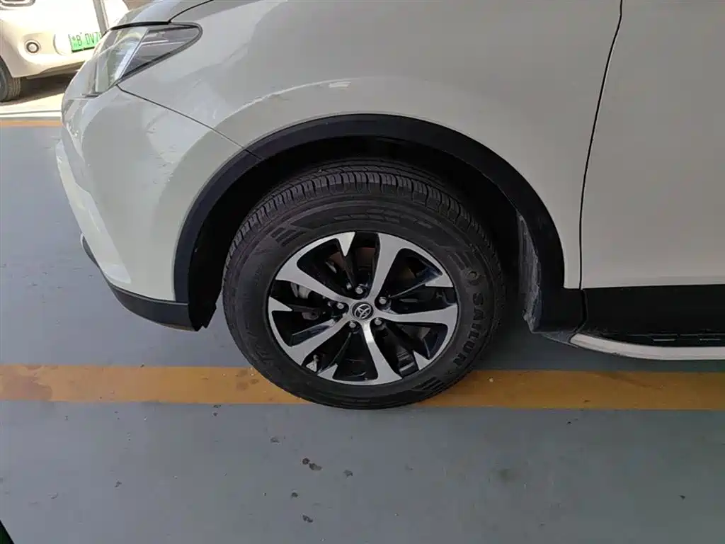 Toyota RAV4 2017 — фото 23