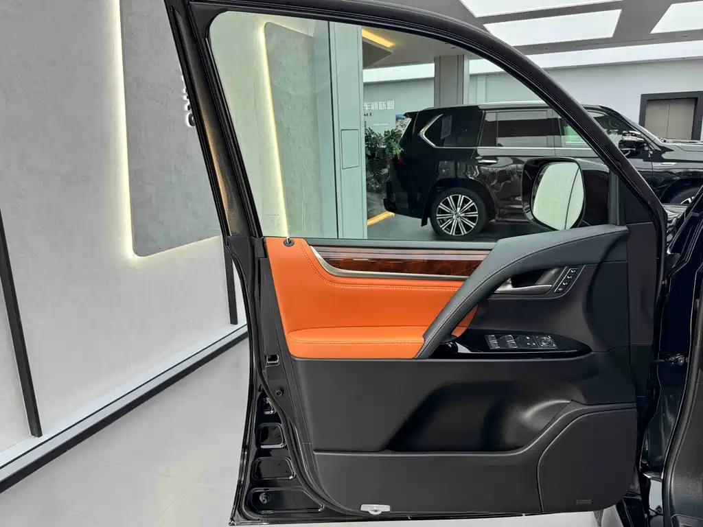 Lexus LX 2019