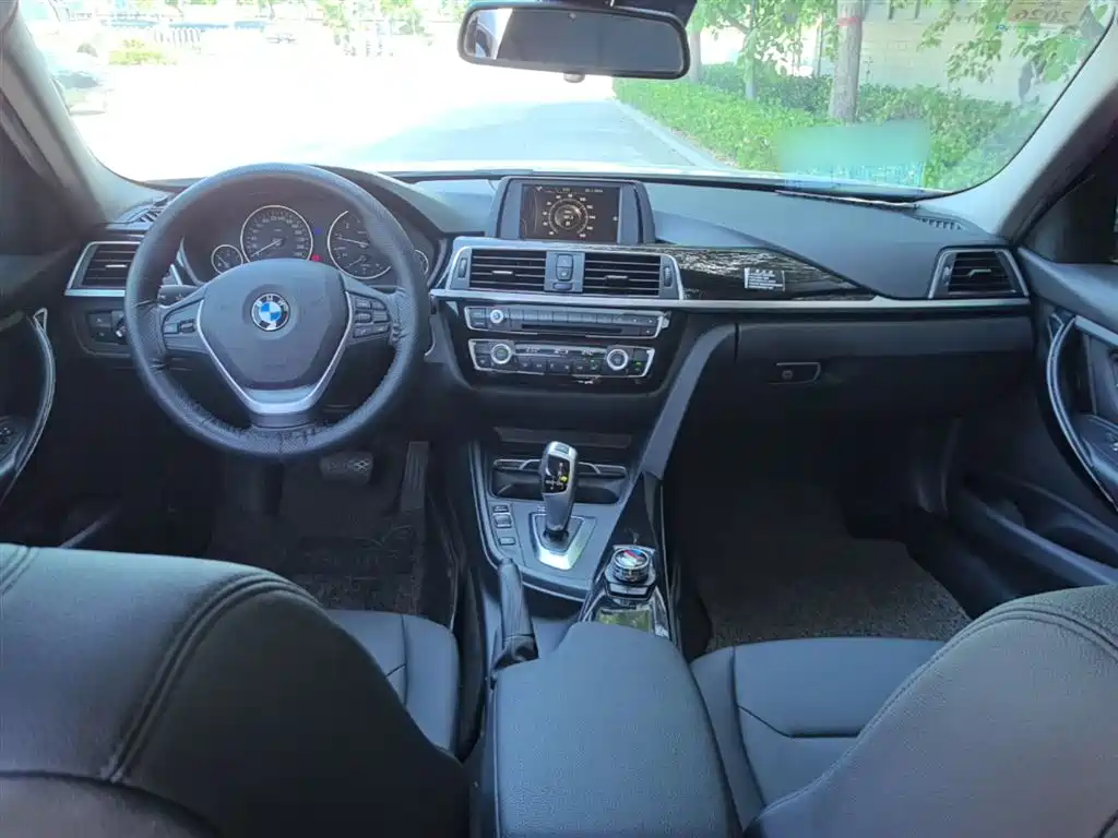 BMW 3 Series 2016 — фото 10