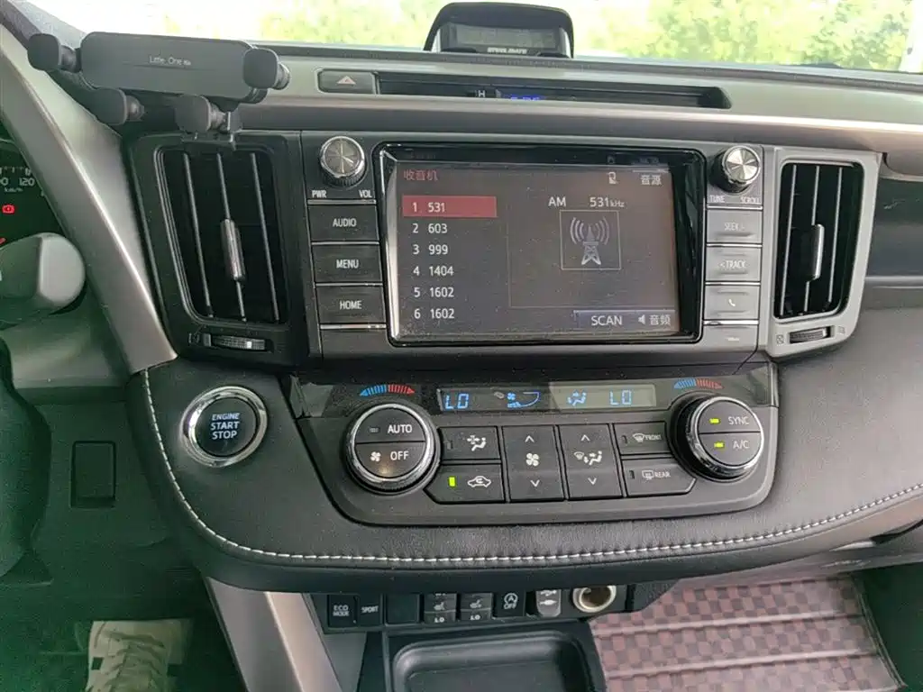 Toyota RAV4 2017 — фото 13