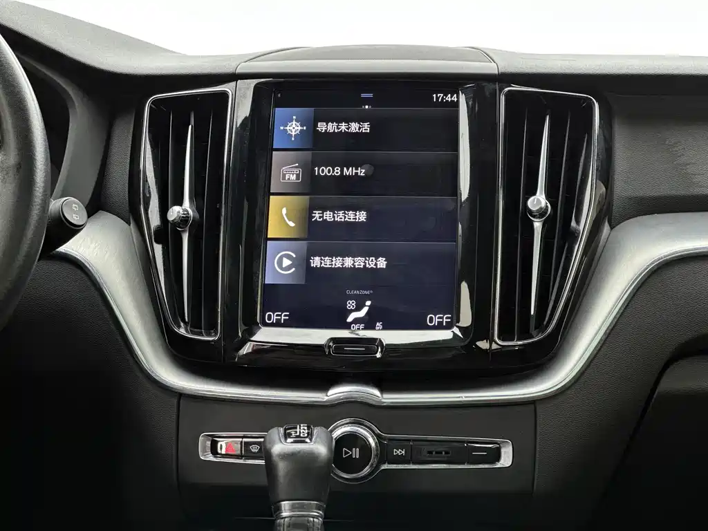 Volvo XC60 2021 — фото 11