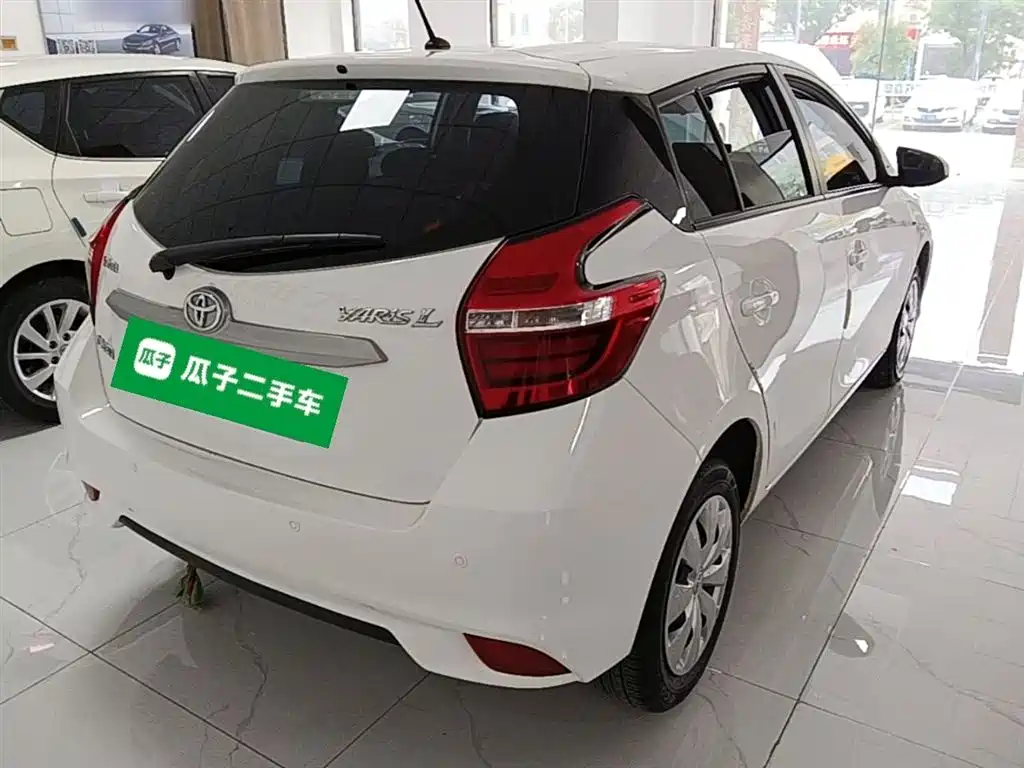 Toyota Yaris L 2022 — фото 7