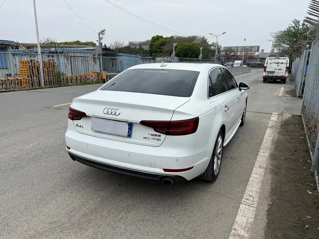 Audi A4L 2018 — фото 10