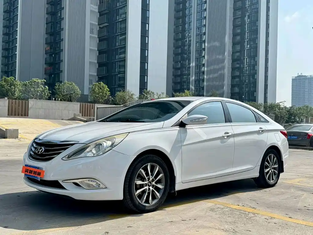 Hyundai Sonata 2013 — фото 1