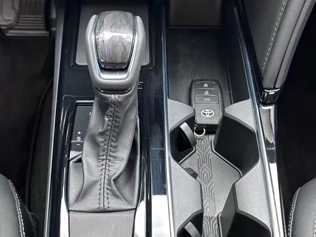 Toyota Camry 2025 — фото 12