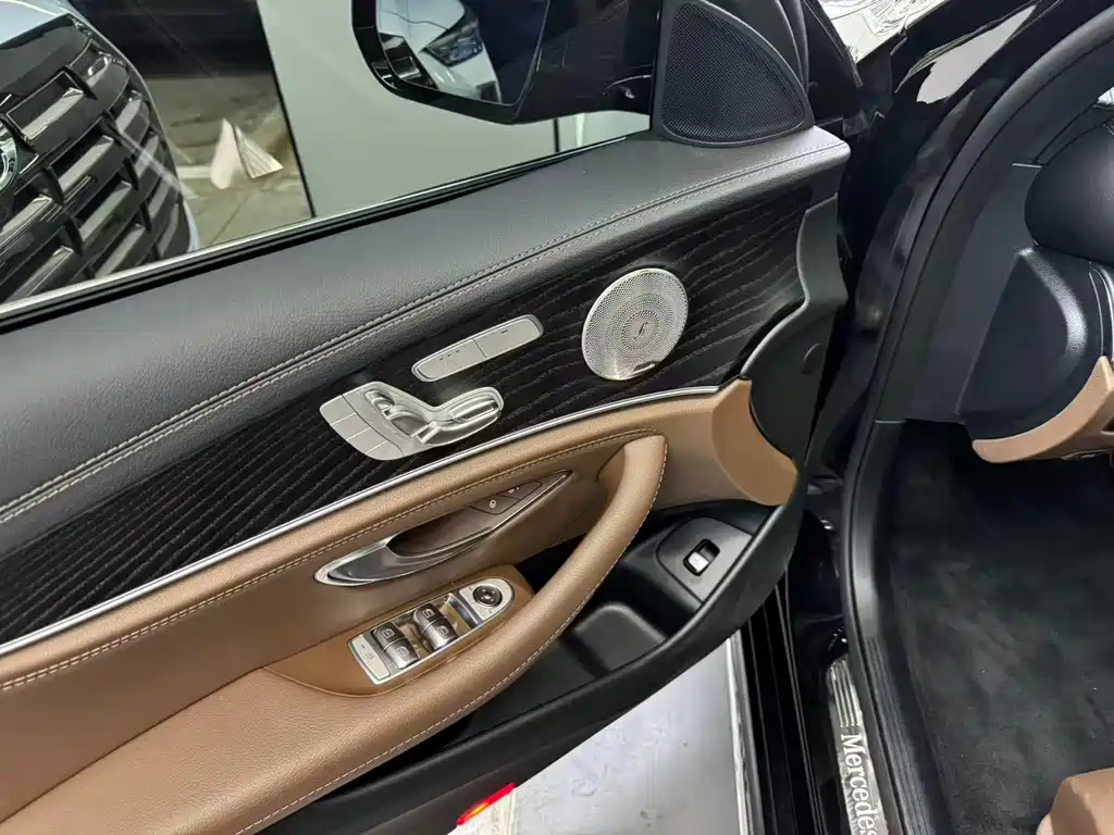 Mercedes-Benz E-Class 2022 — фото 10