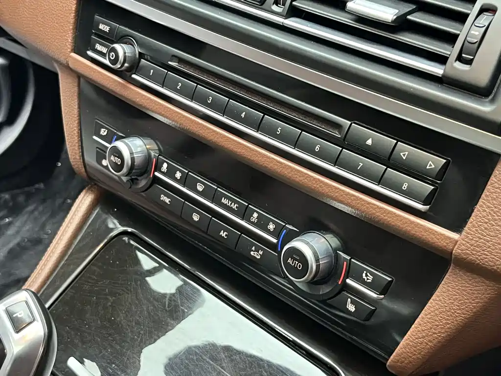 BMW 5 Series 2014 — фото 11