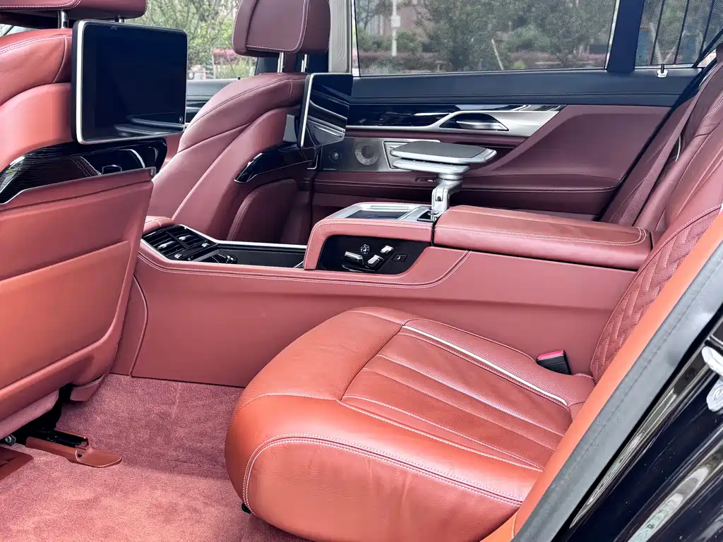 BMW 7 Series 2019 — фото 10