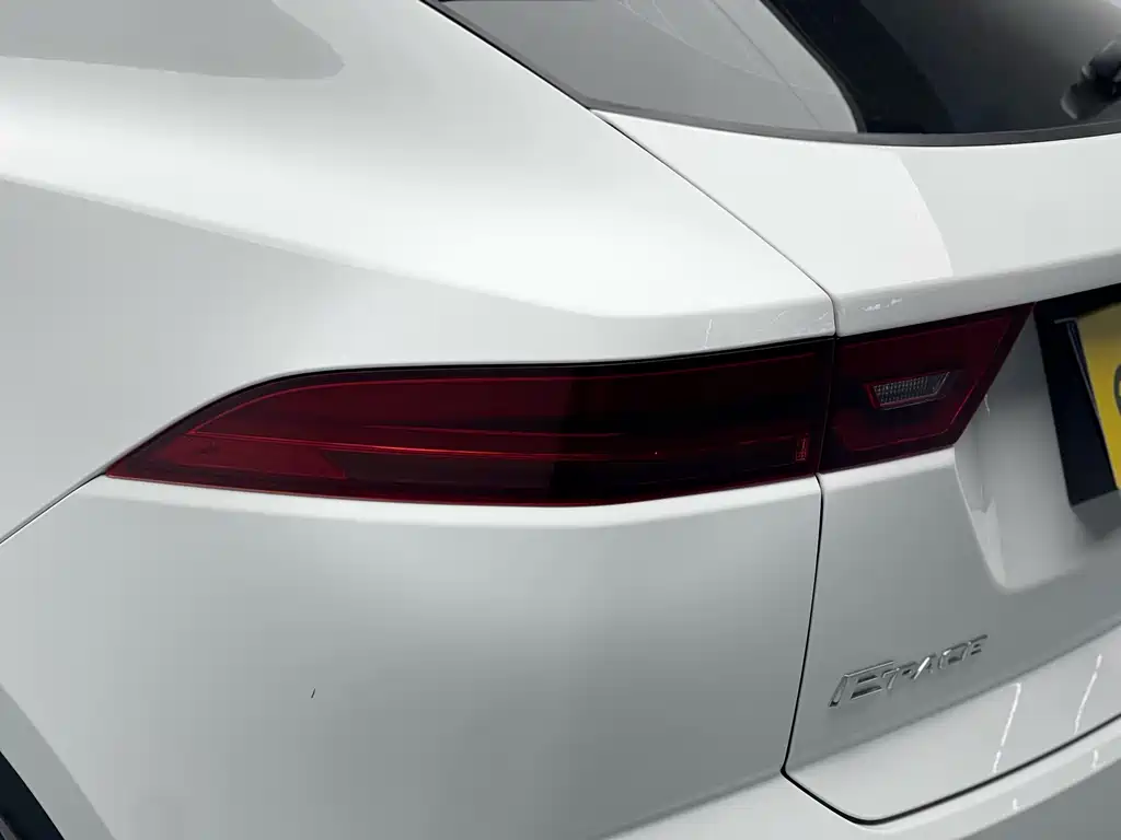 Jaguar E-PACE 2021 — фото 15