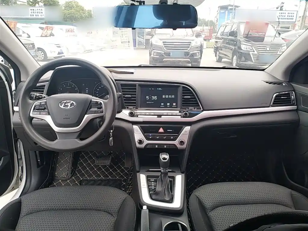 Hyundai Elantra 2018 — фото 10